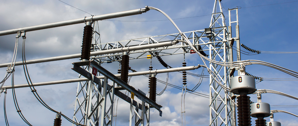 a large white and black antenna