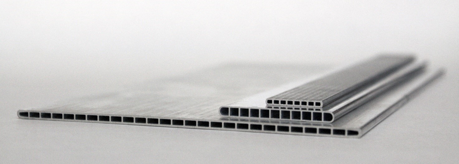 Wide aluminium multi-port extrusions