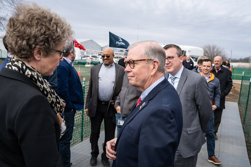 Hilde Merete Aasheim, President & CEO of Hydro and Congressman Tim Walberg at the groundbreaking ceremony. (Photo: Marius Motrøen/Hydro)