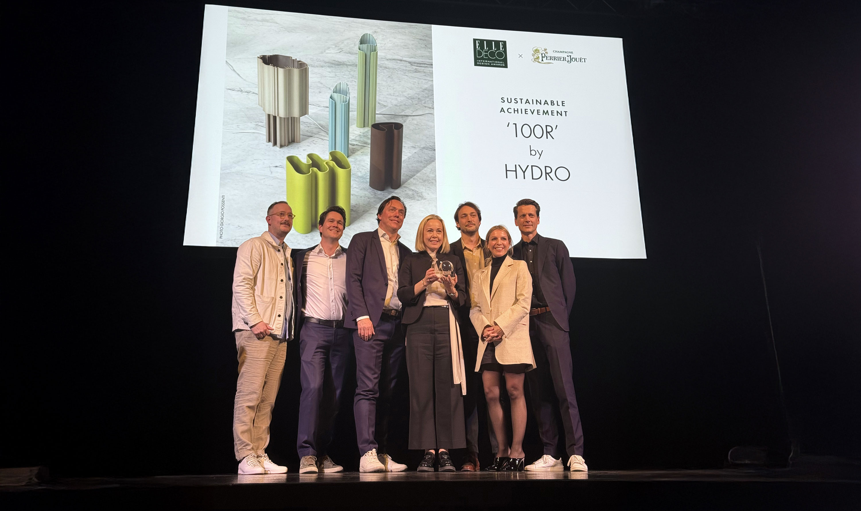 Hydro received the EDIDA award at Milan Design Week. From left: Lars Beller Fjetland (Designer og Art Director), Nicolay Schweigaard (Hydro), Marijn Rietveld (Hydro), Erika Ahlqvist (Hydro), Herman Kristoffer Skjølsvik (Hydro), representative from ELLE Decoration and Asle Forsbak (Hydro).